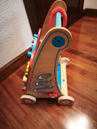 Andador de madera para bebé