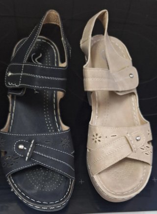 Sandalias de verano negras y beige