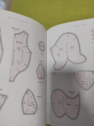 Libro Peluches Brodees