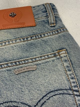 Bermudas vaqueras con parches de cruz