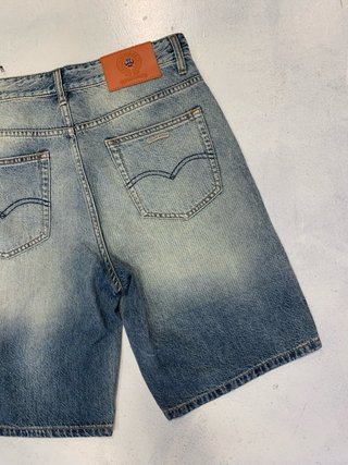 Bermudas vaqueras con parches de cruz
