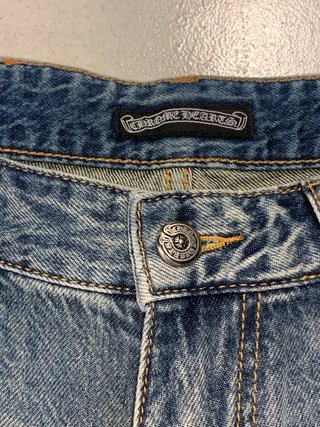Bermudas vaqueras con parches de cruz