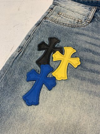 Bermudas vaqueras con parches de cruz