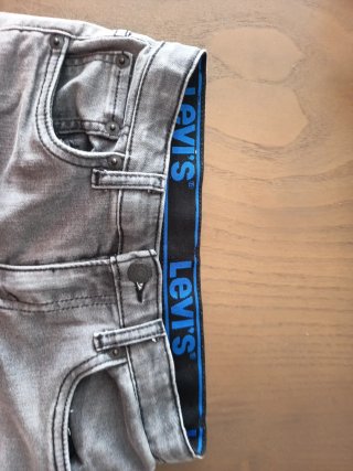 Pantalón vaquero gris