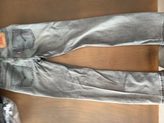 Pantalón vaquero gris