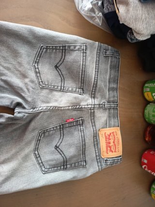 Pantalón vaquero gris