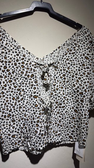 Blusa animal print con lazada