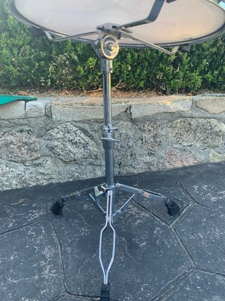 Tambor Mapex con soporte