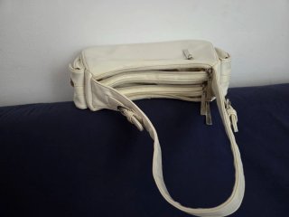 Bolso beige de hombro