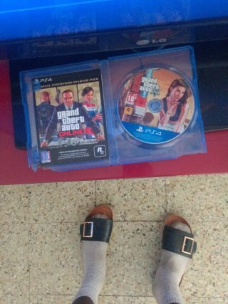 PS4 Fat Blanca + FC24 y GTA 5 + 2 Mandos