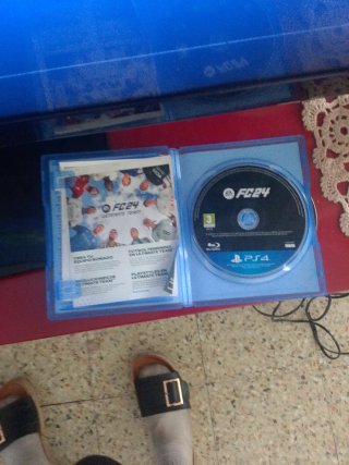 PS4 Fat Blanca + FC24 y GTA 5 + 2 Mandos