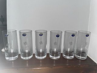 Juego de vasos y copas de cristal