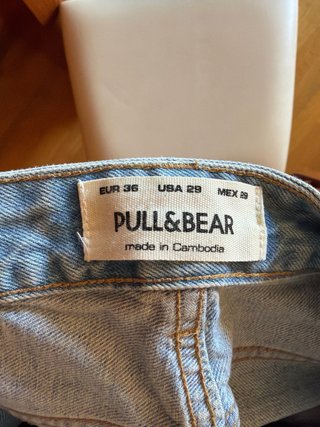 Pantalones cortos vaqueros desgastados