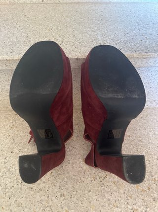 Zapatos tacón Bimba y Lola Granates