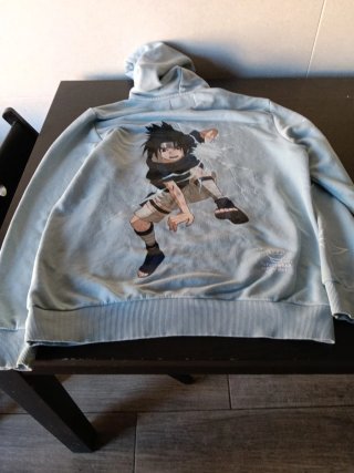 Sudadera azul con capucha