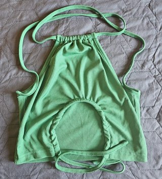 Camiseta tirantes verde espalda descubierta