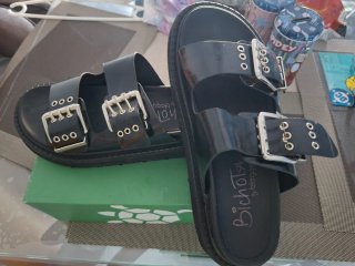 Sandalias negras de plataforma con hebillas plata