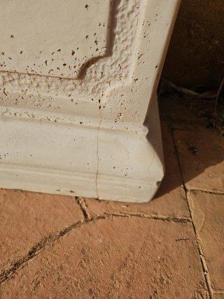 Pedestal de piedra para maceta