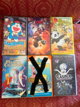 Lote de películas VHS clásicas.