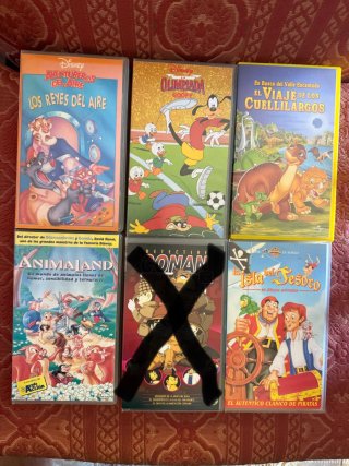 Lote de películas VHS clásicas.