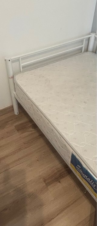 Cama individual con colchón