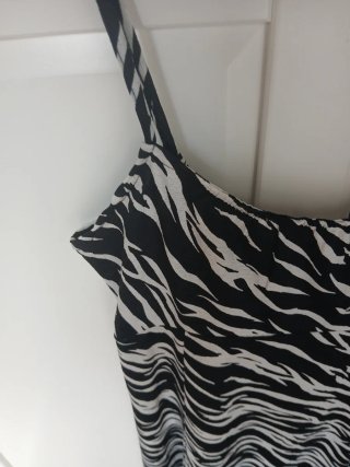 Vestido de verano con estampado cebra