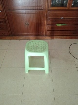 Banqueta de plástico verde