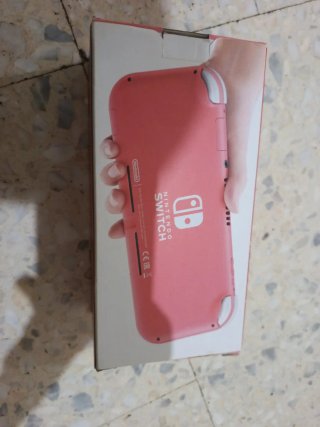Caja Nintendo Switch Lite Coral