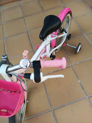 Bici infantil rosa con ruedines