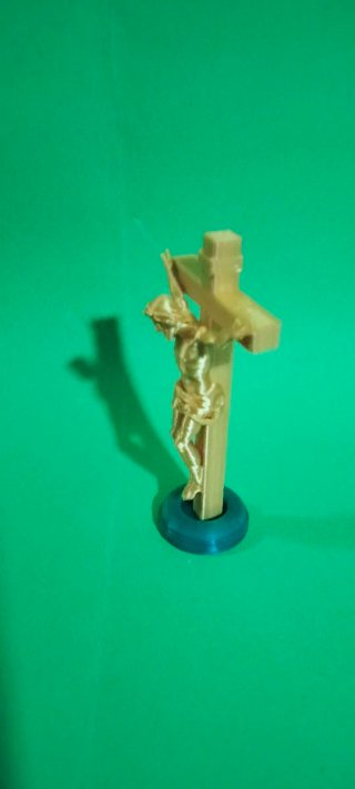 Crucifijo Dorado con Base Verde