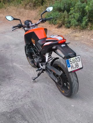 KTM Duke 125 Naranja y Negra
