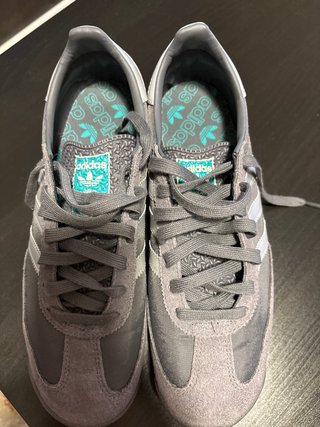 Adidas Sneakers Grises y Blancas