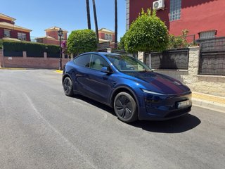 Tesla Model Y 2025 Long Range