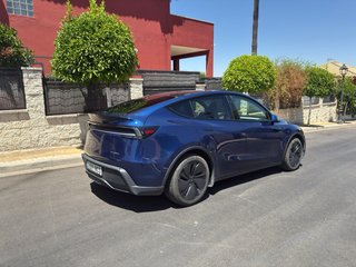 Tesla Model Y 2025 Long Range