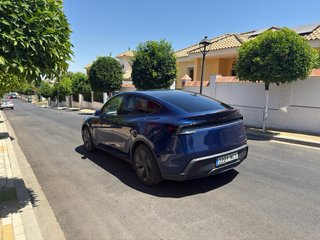 Tesla Model Y 2025 Long Range