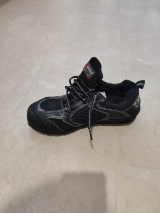 Zapatos de seguridad COFRA negros/grises