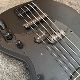 Ibanez TMB425b Bajo 5 cuerdas