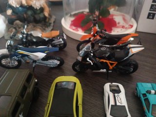 Lote coches y motos a escala