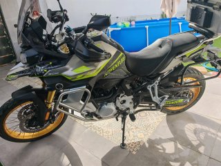Voge 900 DSX gris/lima