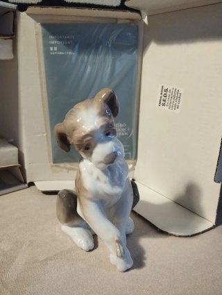 Figura Lladro Perro con Caracol New Friend