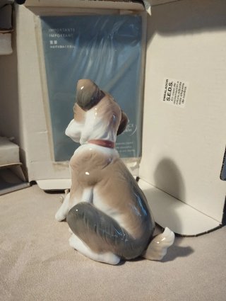 Figura Lladro Perro con Caracol New Friend