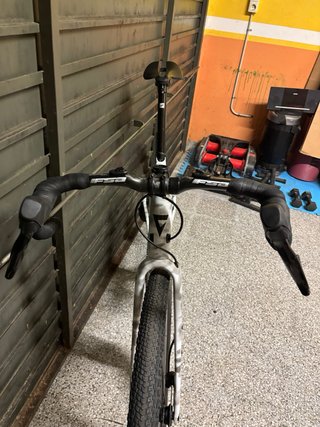 Bici Gravel Giant Revolt