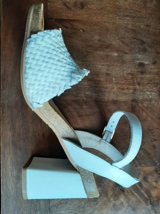 Sandalias piel Cuplé Blancas Tacón