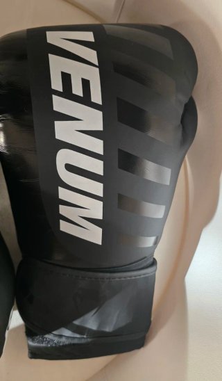 Guantes de boxeo Venum y vendas