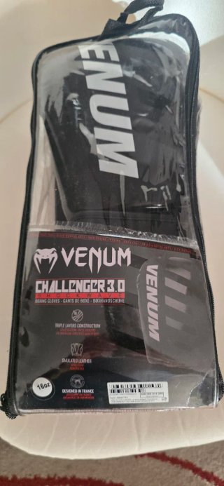 Guantes de boxeo Venum y vendas