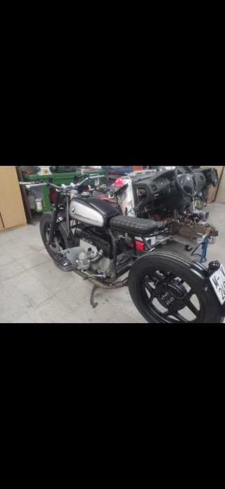 Escaparate BMW R80. Solo para alquilar.