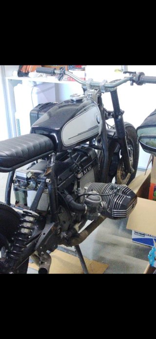 Escaparate BMW R80. Solo para alquilar.
