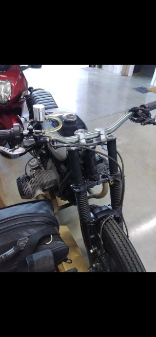 Escaparate BMW R80. Solo para alquilar.