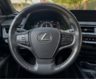 Lexus UX 2021