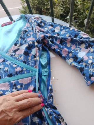 Vestido floral Uttan London S/M diseño cruzado